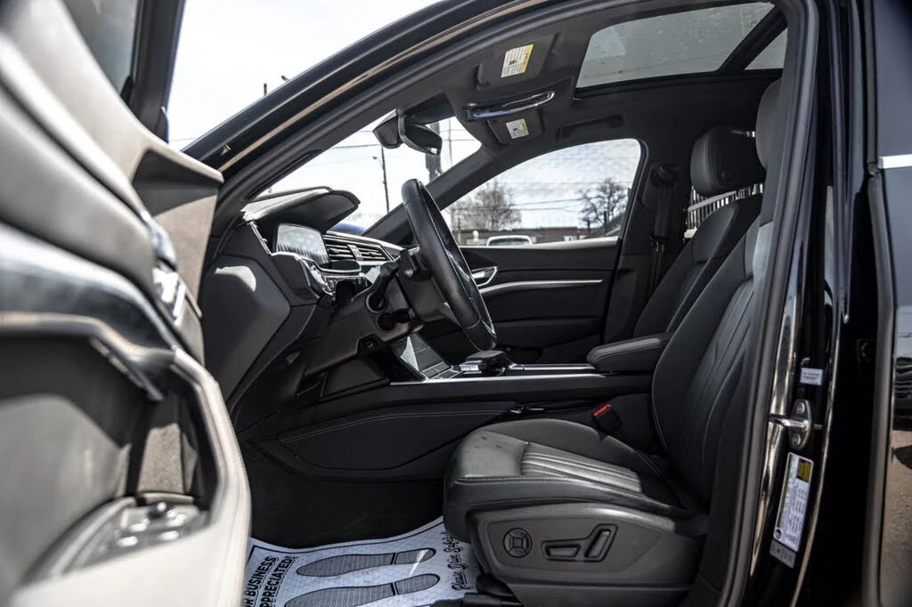 Audi E-Tron * QUATTRO* PROGRESSIV* SPORTBACK* , снимка 8 - Автомобили и джипове - 54175975