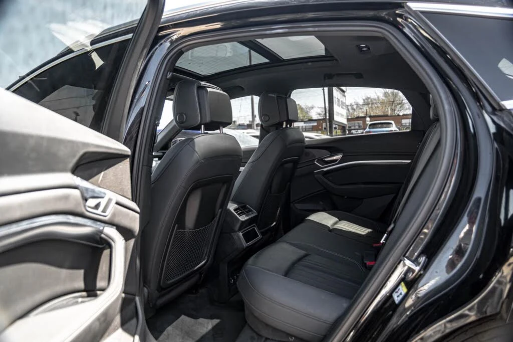 Audi E-Tron * QUATTRO* PROGRESSIV* SPORTBACK* , снимка 12 - Автомобили и джипове - 54175975