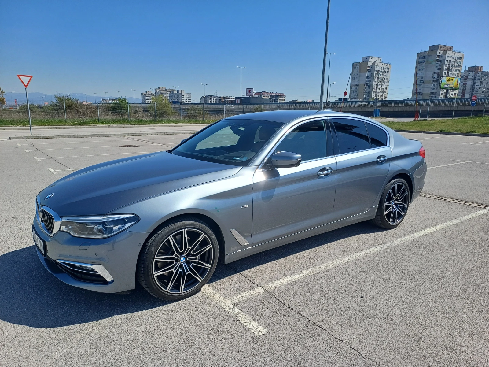 BMW 530 i хDrive/55 000 км./Luxury/Камера 360/, снимка 17 - Автомобили и джипове - 54202243