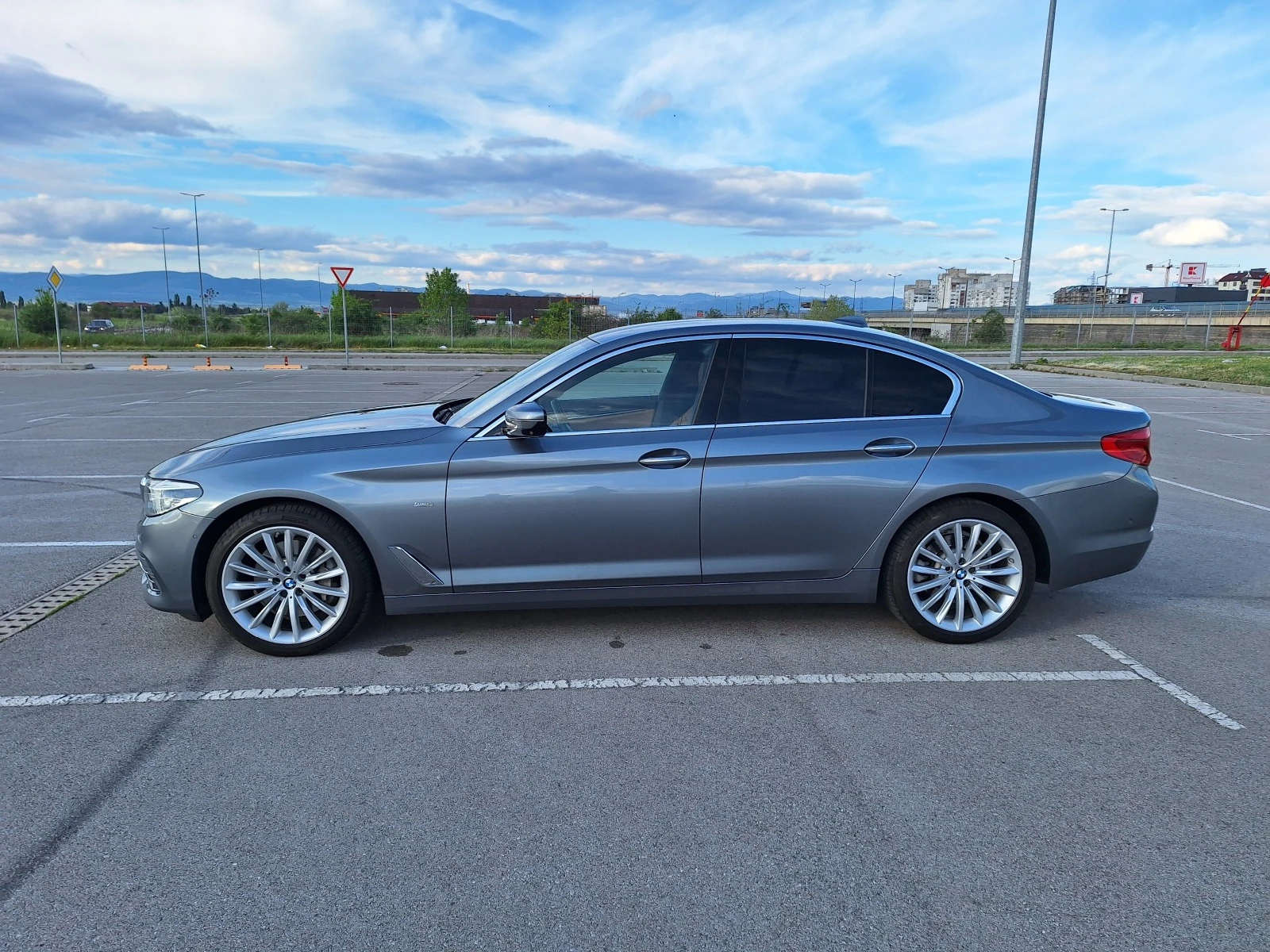 BMW 530 i хDrive/50 000 км./Luxury/Камера 360/, снимка 13 - Автомобили и джипове - 54202243