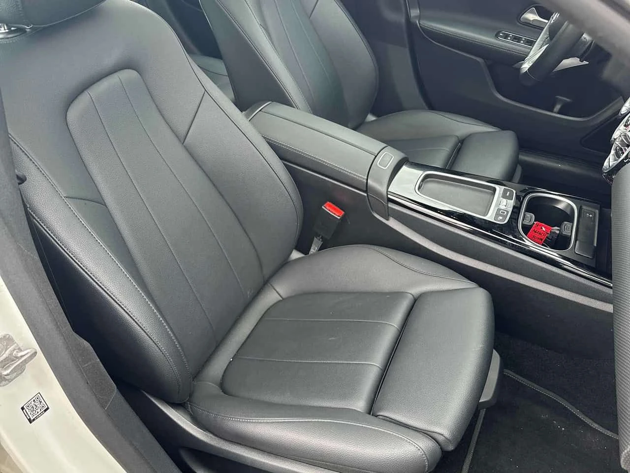 Mercedes-Benz CLA 250  CARFAX * ДИСТРОНИК * СЛЕДЕНЕ НА ЛЕНТИ, снимка 14 - Автомобили и джипове - 54215071