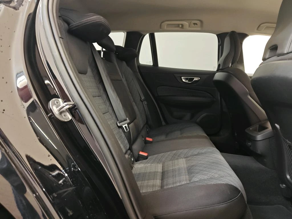 Volvo V60 B3 Essential Petrol Navi Подгрев, снимка 9 - Автомобили и джипове - 55940267