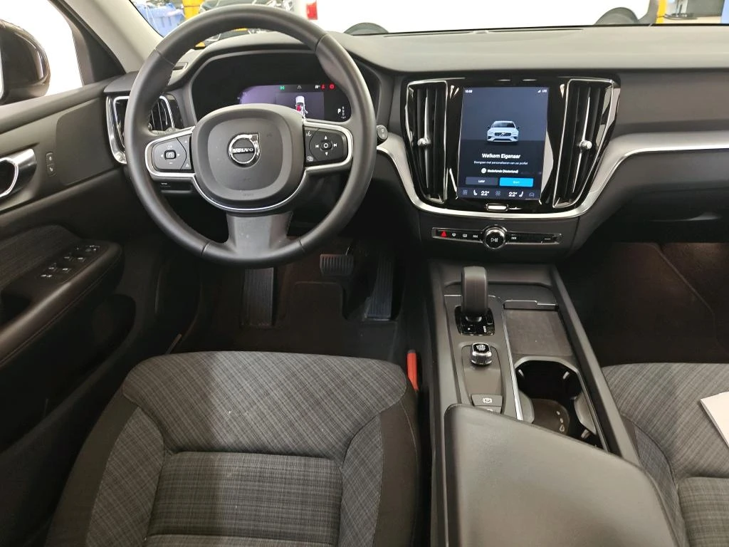 Volvo V60 B3 Essential Petrol Navi Подгрев, снимка 7 - Автомобили и джипове - 55940267