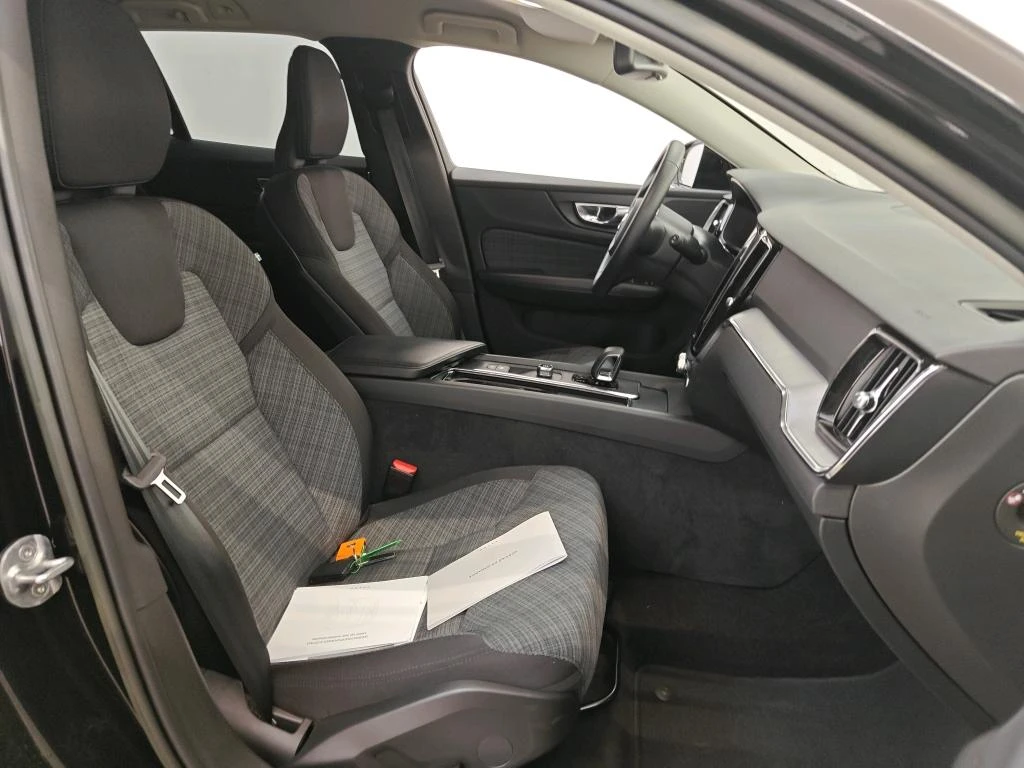 Volvo V60 B3 Essential Petrol Navi Подгрев, снимка 8 - Автомобили и джипове - 55940267