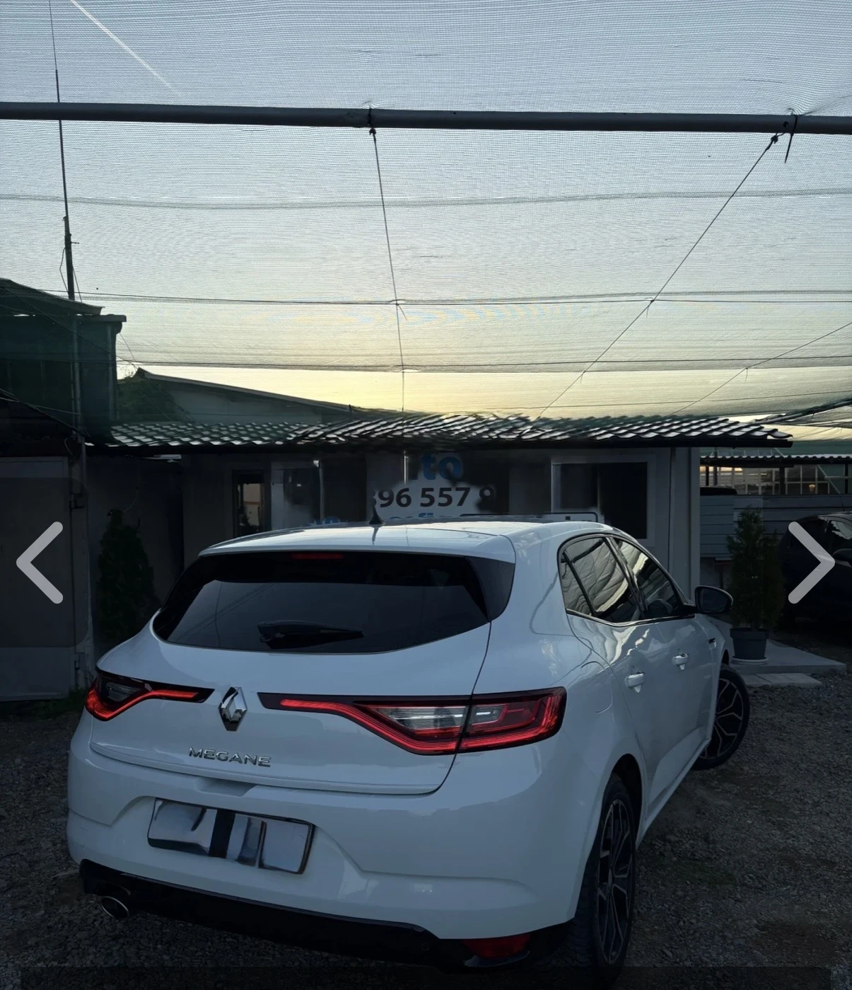 Renault Megane 1.5 dCi* Automatic* Keyless* Camera* 110 к.с., снимка 4 - Автомобили и джипове - 56722090