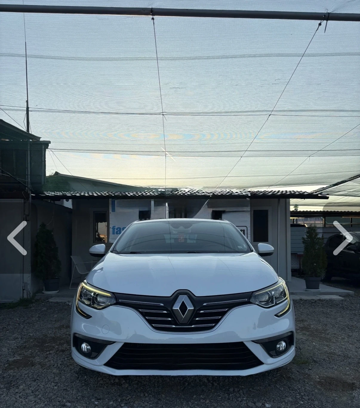 Renault Megane 1.5 dCi* Automatic* Keyless* Camera* 110 к.с., снимка 2 - Автомобили и джипове - 56722090