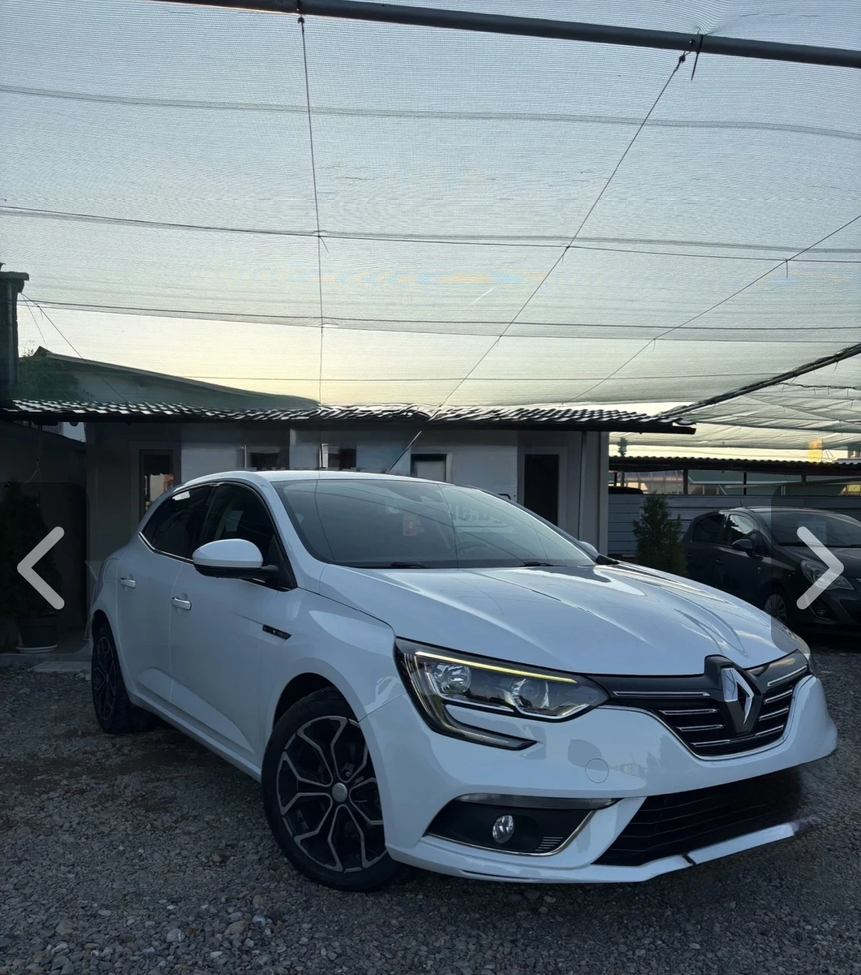 Renault Megane 1.5 dCi* Automatic* Keyless* Camera* 110 к.с., снимка 3 - Автомобили и джипове - 56722090