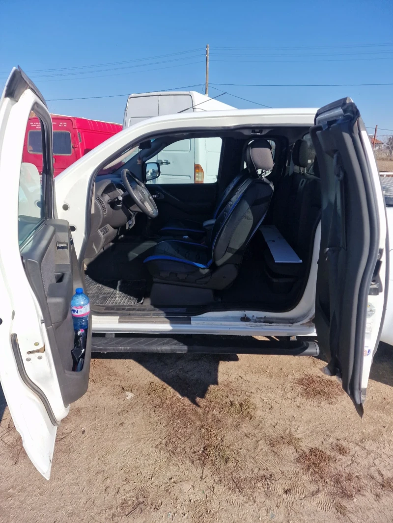 Nissan Navara, снимка 15 - Автомобили и джипове - 48011693