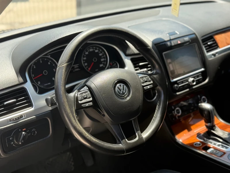 VW Touareg, снимка 8 - Автомобили и джипове - 52234998