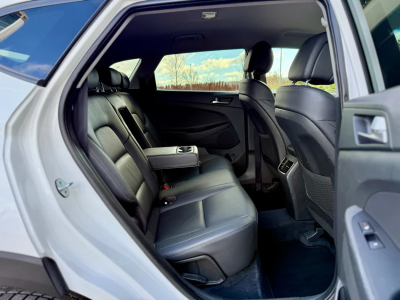 Hyundai Tucson 2.0CRDI-185К.С 4WD/PREMIUM/ ПЪЛНА СЕРВИЗНА ИСТОРИЯ, снимка 10 - Автомобили и джипове - 53534830