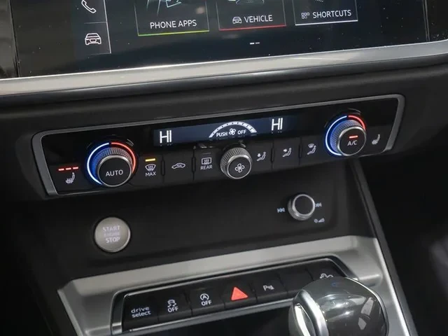 Audi Q3 Progressiv 45 TFSI* АвтоКредит* (ЦЕНА ДО БГ), снимка 12 - Автомобили и джипове - 53712445