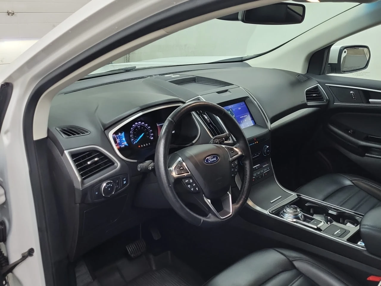 Ford Edge * АВТО КРЕДИТ* ЦЕНА ДО БГ * Сервизна история *  - изображение 8