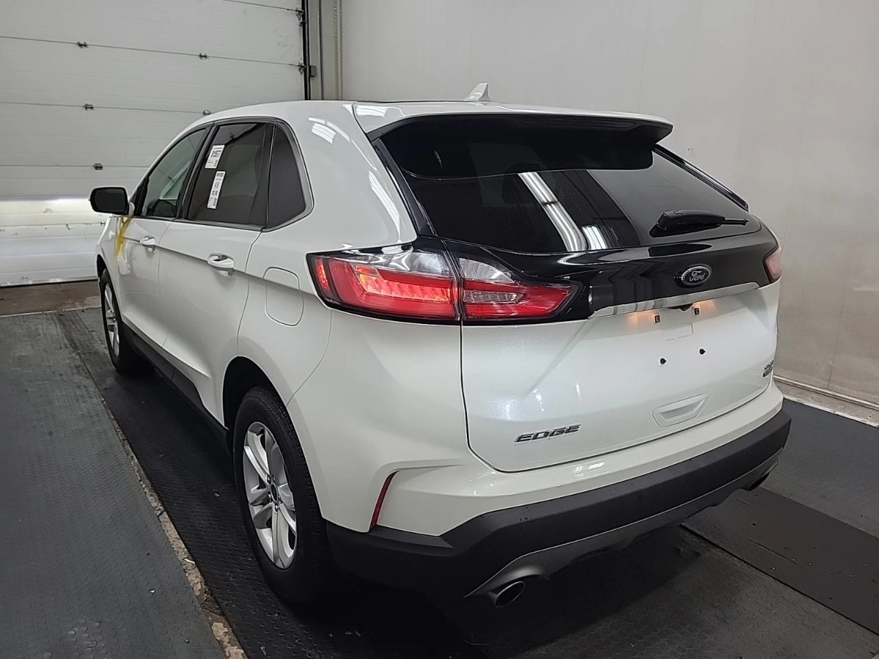 Ford Edge * АВТО КРЕДИТ* ЦЕНА ДО БГ * Сервизна история *  - изображение 3