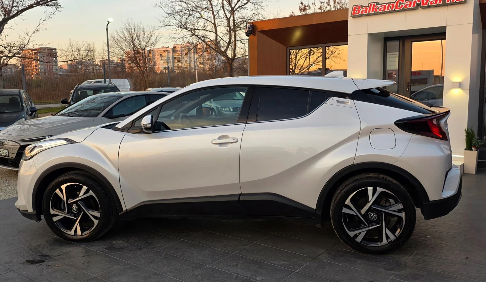 Toyota C-HR 2.0 HYBRID FACE LIFT LUXURY , снимка 7 - Автомобили и джипове - 53830688
