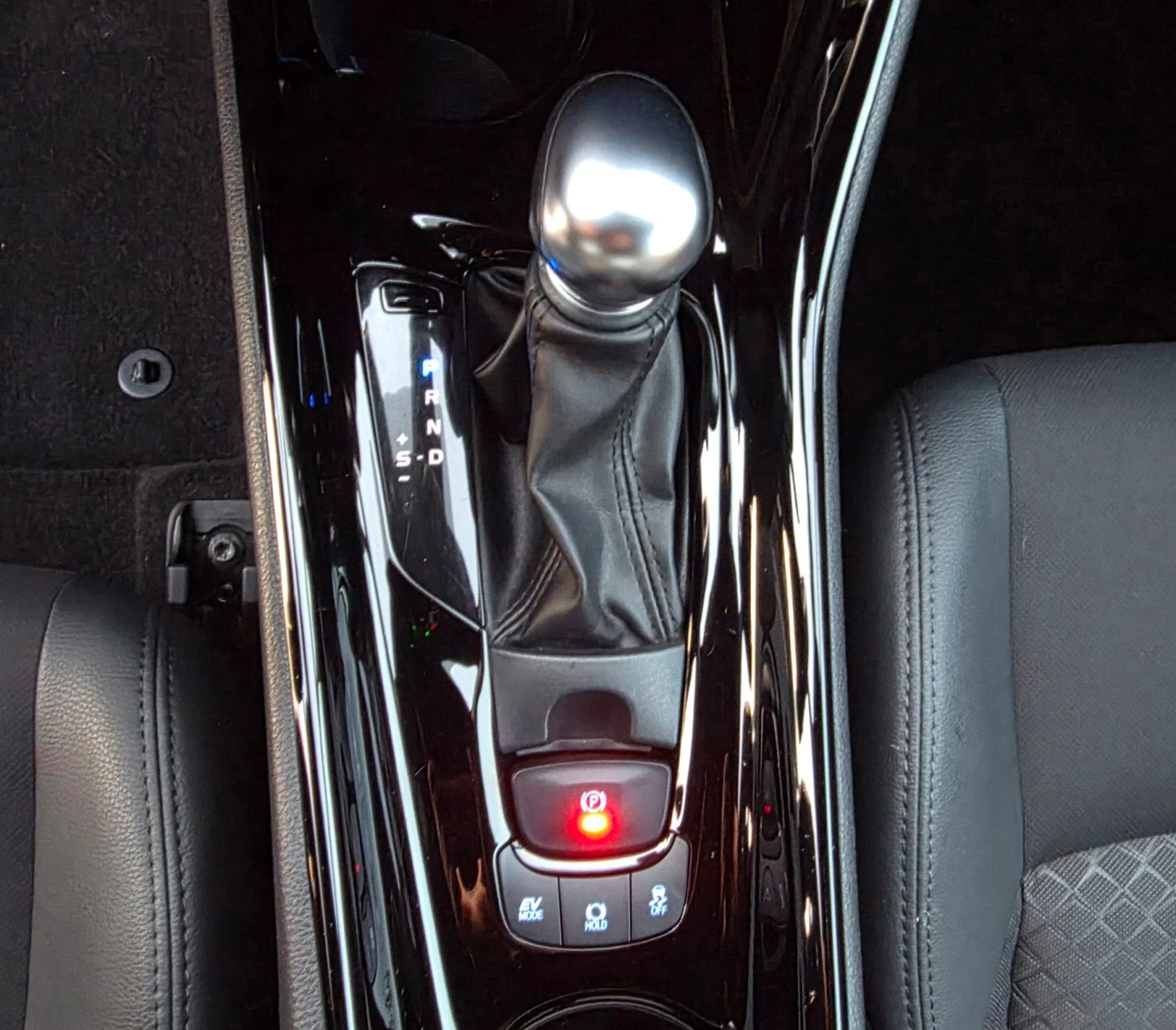 Toyota C-HR 2.0 HYBRID FACE LIFT LUXURY , снимка 13 - Автомобили и джипове - 53830688