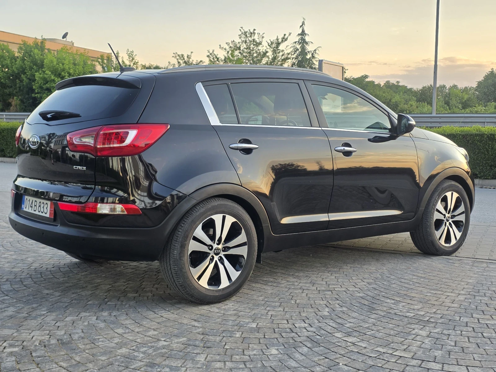 Kia Sportage 2.0CRDI 4x4 AUTOMATIC 130000km!, снимка 3 - Автомобили и джипове - 54706790