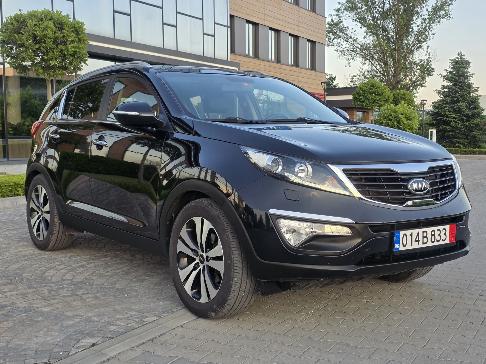 Kia Sportage 2.0CRDI 4x4 AUTOMATIC 130000km!, снимка 4 - Автомобили и джипове - 54706790
