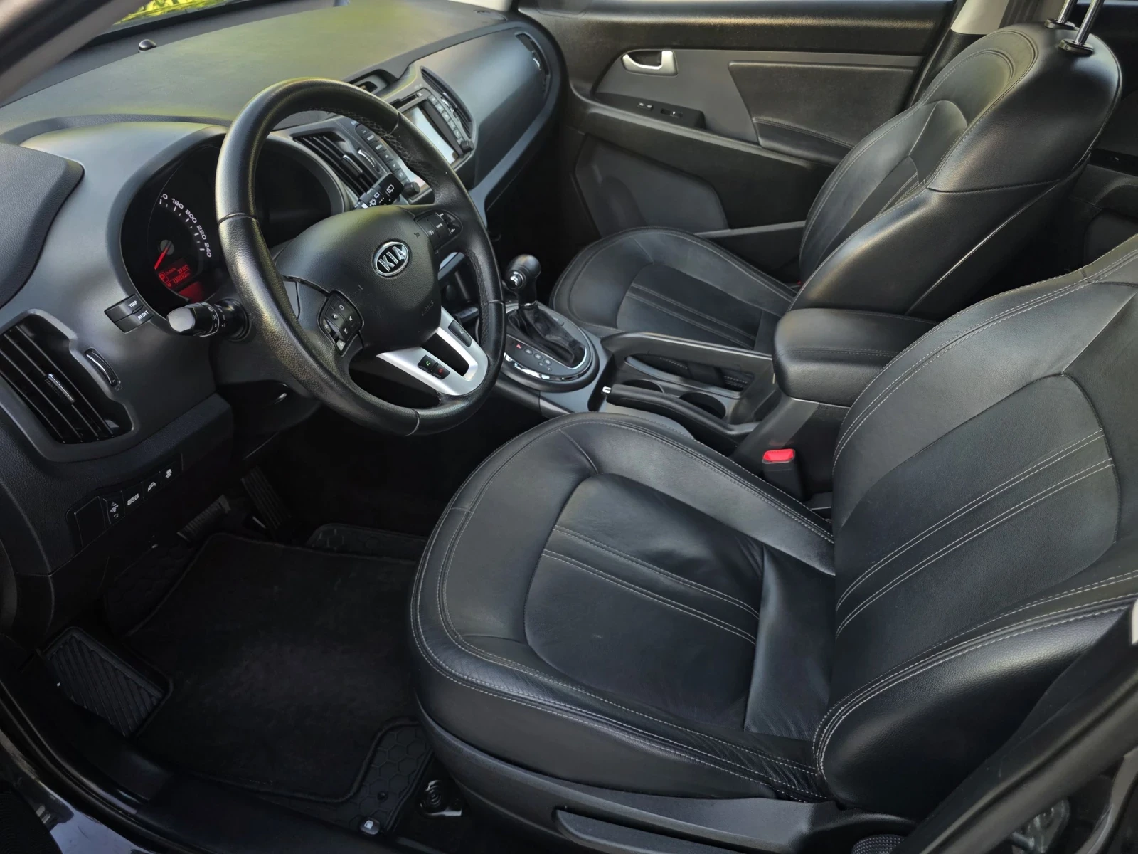 Kia Sportage 2.0CRDI 4x4 AUTOMATIC 130000km!, снимка 6 - Автомобили и джипове - 54706790