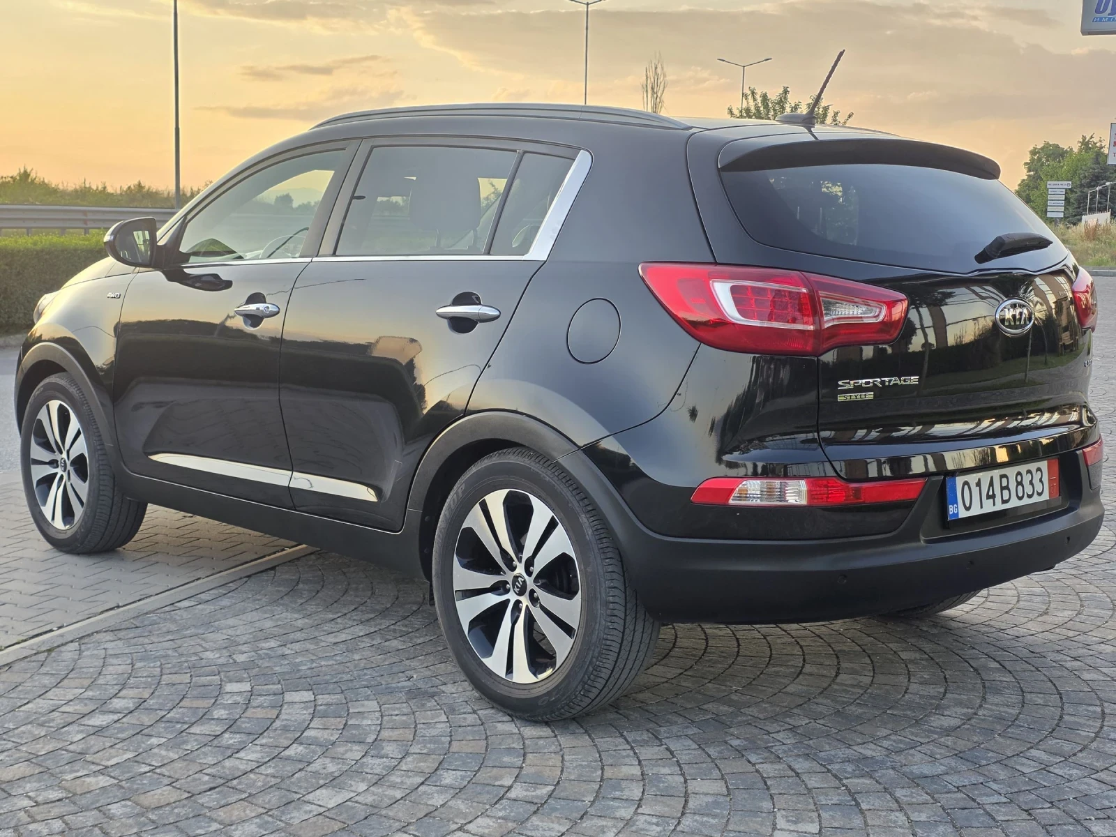 Kia Sportage 2.0CRDI 4x4 AUTOMATIC 130000km!, снимка 2 - Автомобили и джипове - 54706790