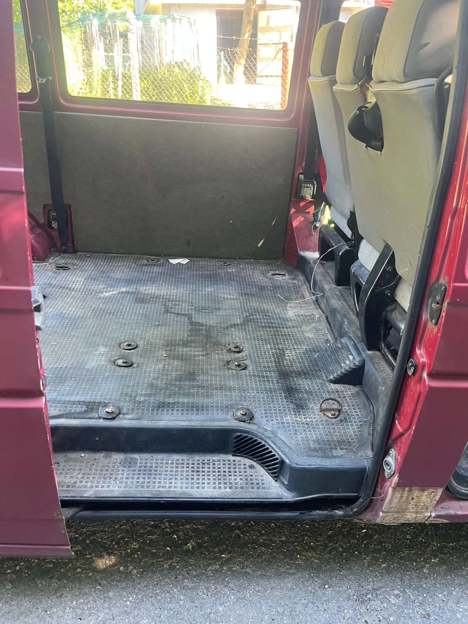 VW Transporter 1.9 TDi, снимка 11 - Бусове и автобуси - 55040159