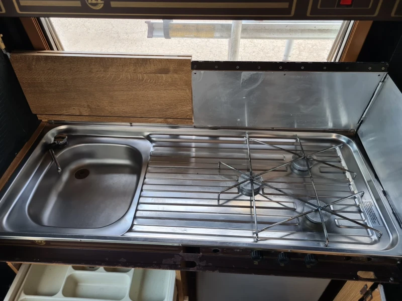 Каравана TEC TT2, снимка 9 - Каравани и кемпери - 52512404