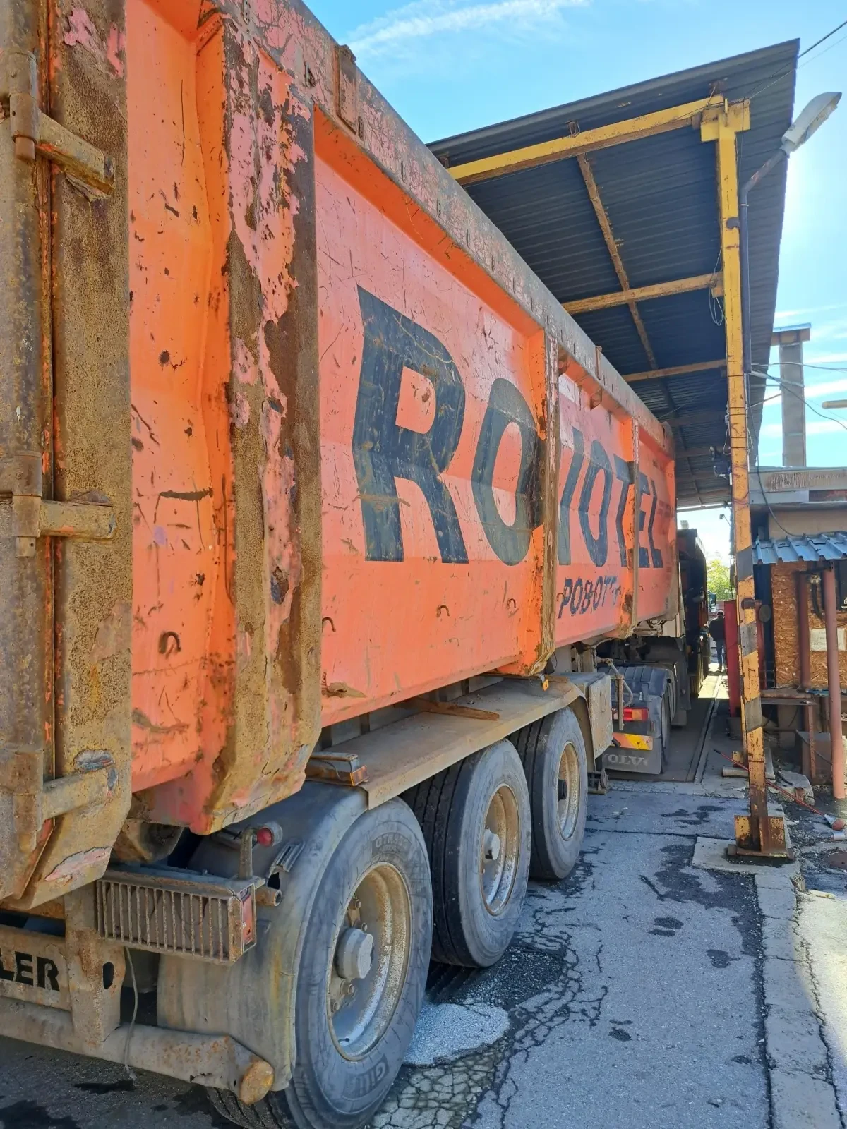 Полуремарке Oztreyler DRSD61, снимка 2 - Ремаркета - 56725085