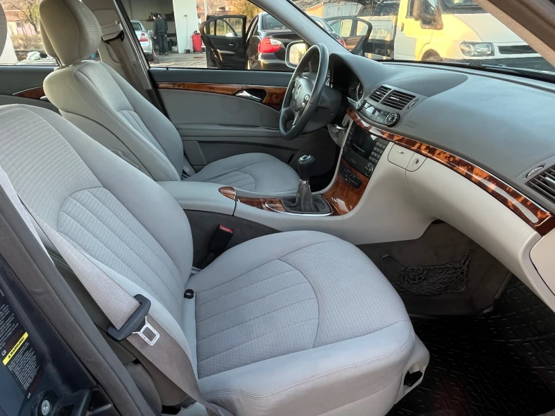 Mercedes-Benz E 200 Kompressor , снимка 11 - Автомобили и джипове - 48029666