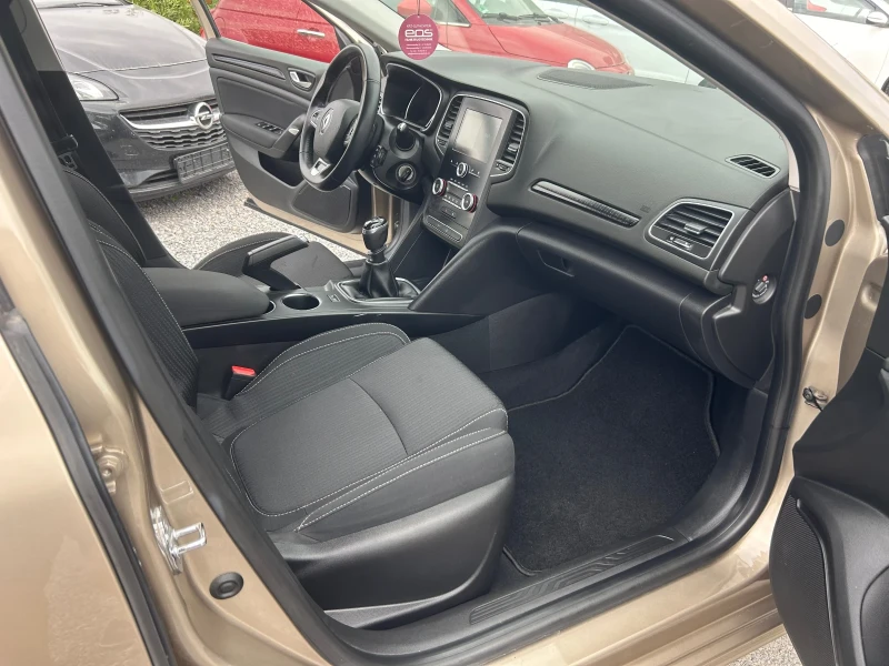 Renault Megane 1.2i  euro6, снимка 8 - Автомобили и джипове - 48249507