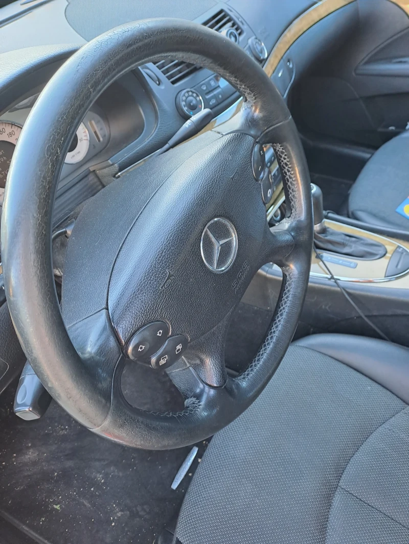 Mercedes-Benz E 220, снимка 8 - Автомобили и джипове - 52739152