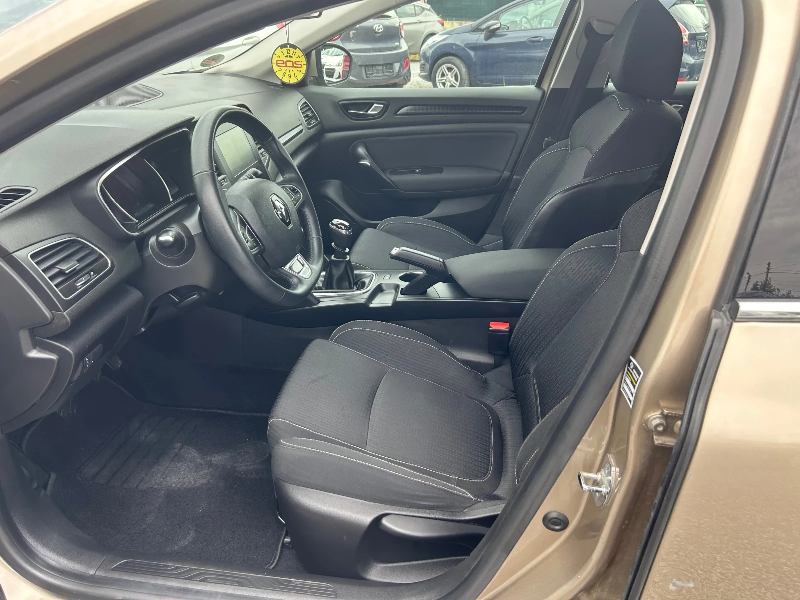 Renault Megane 1.2i  euro6 - изображение 7