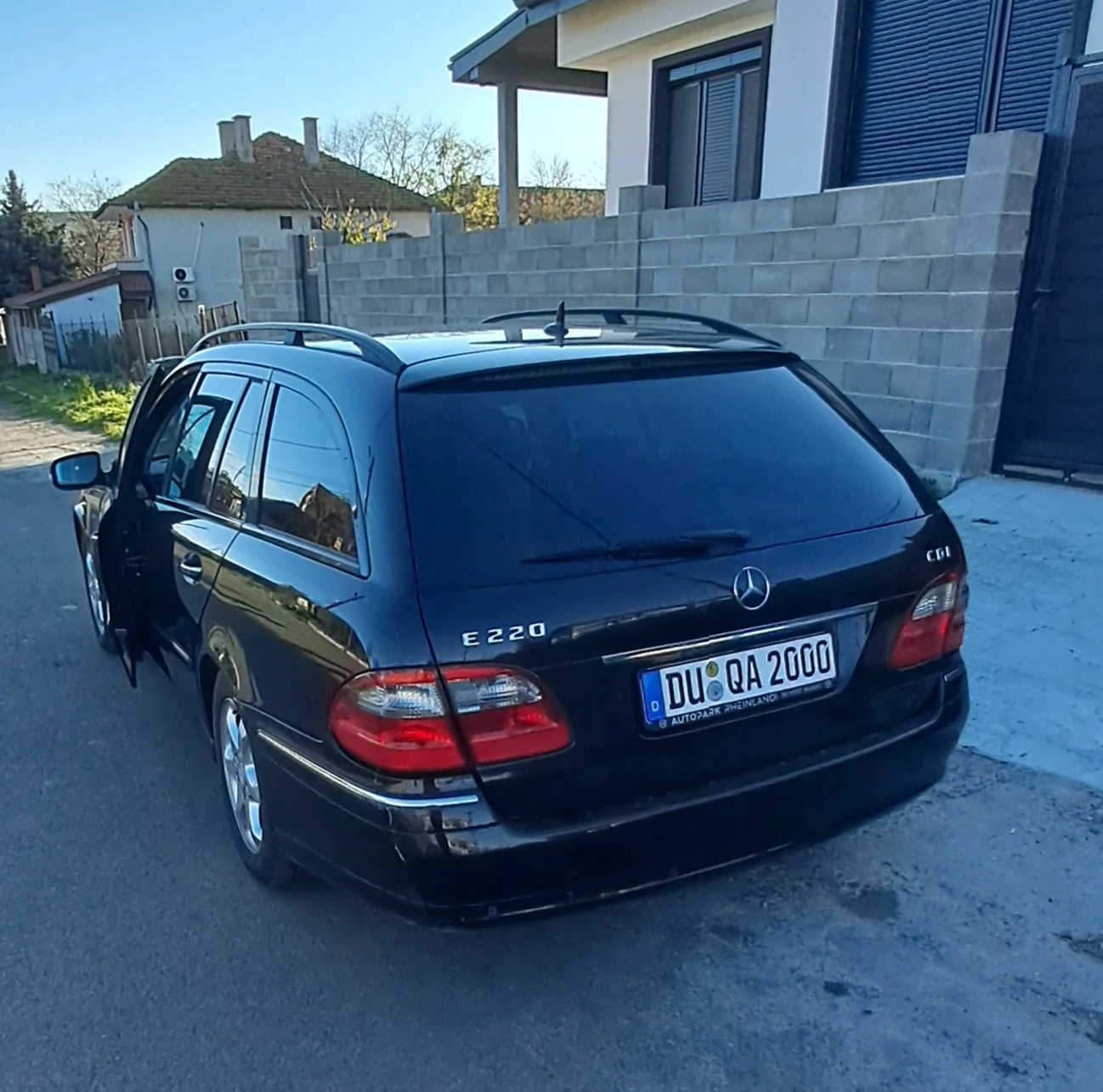 Mercedes-Benz E 220  - изображение 4