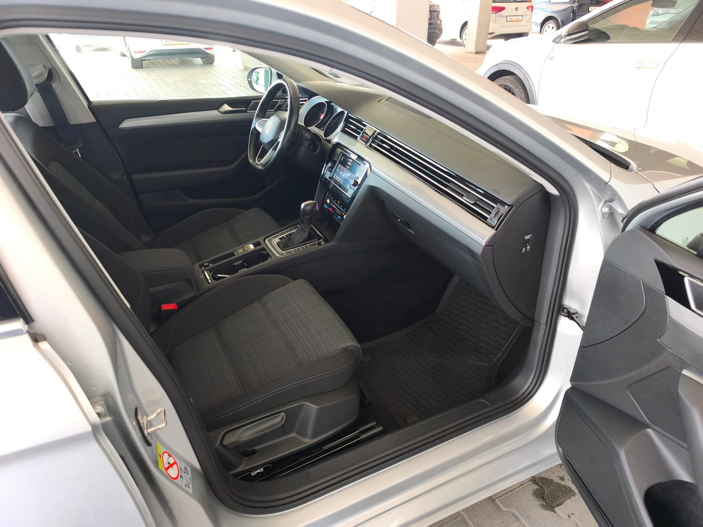 VW Passat Business 2.0 TDI SCR DSG - изображение 9