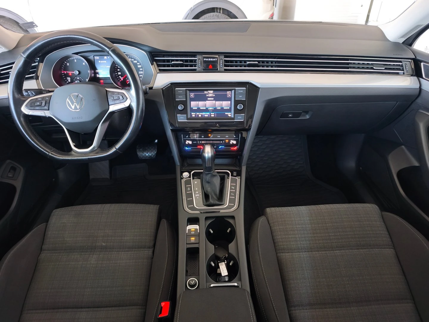 VW Passat Business 2.0 TDI SCR DSG - изображение 4