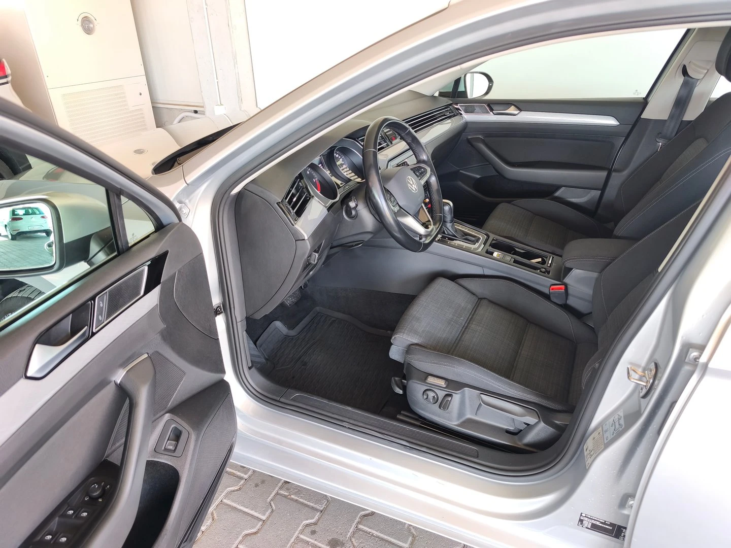 VW Passat Business 2.0 TDI SCR DSG - изображение 6