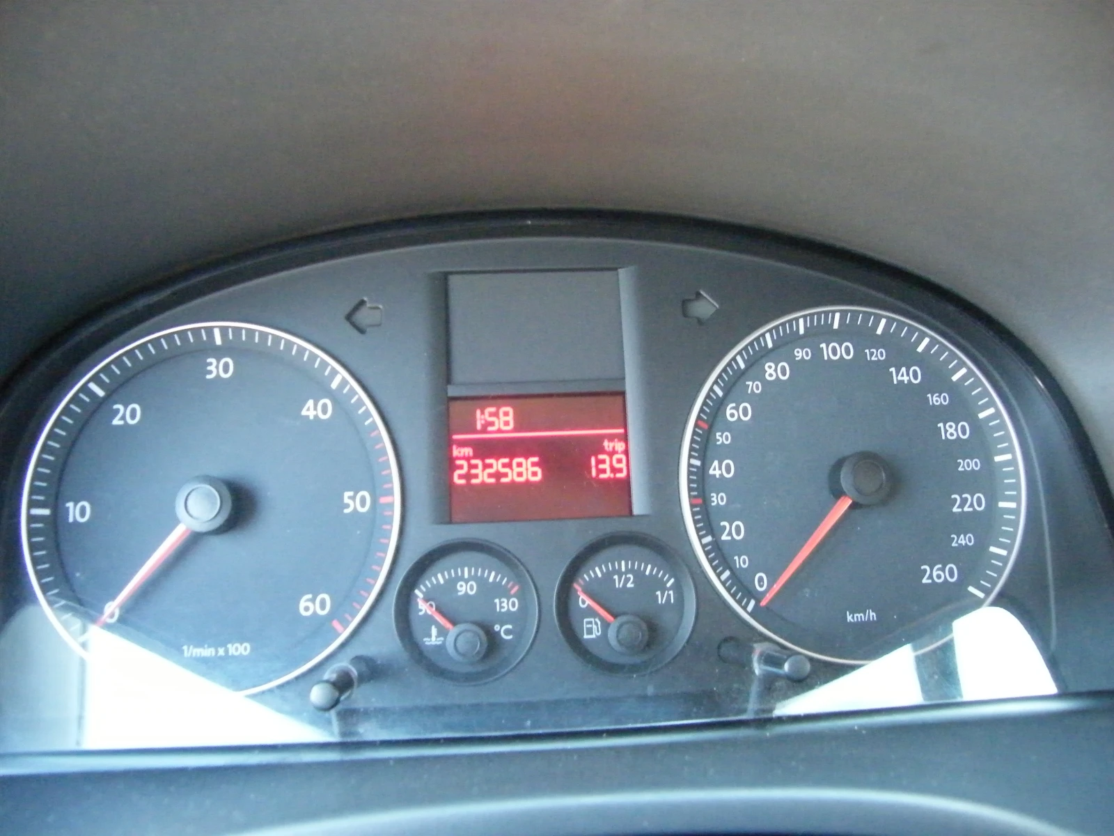 VW Caddy 1.9TDI 105k.s DSG - изображение 10