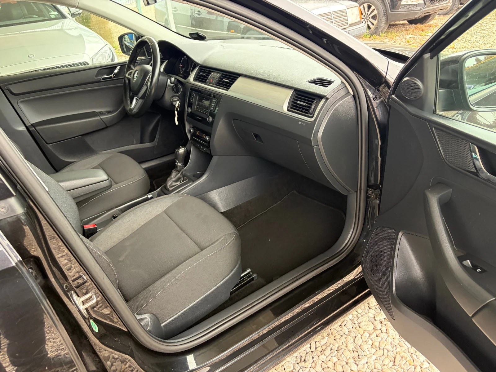 Skoda Rapid 1.4 TDI -DSG, снимка 7 - Автомобили и джипове - 54279537