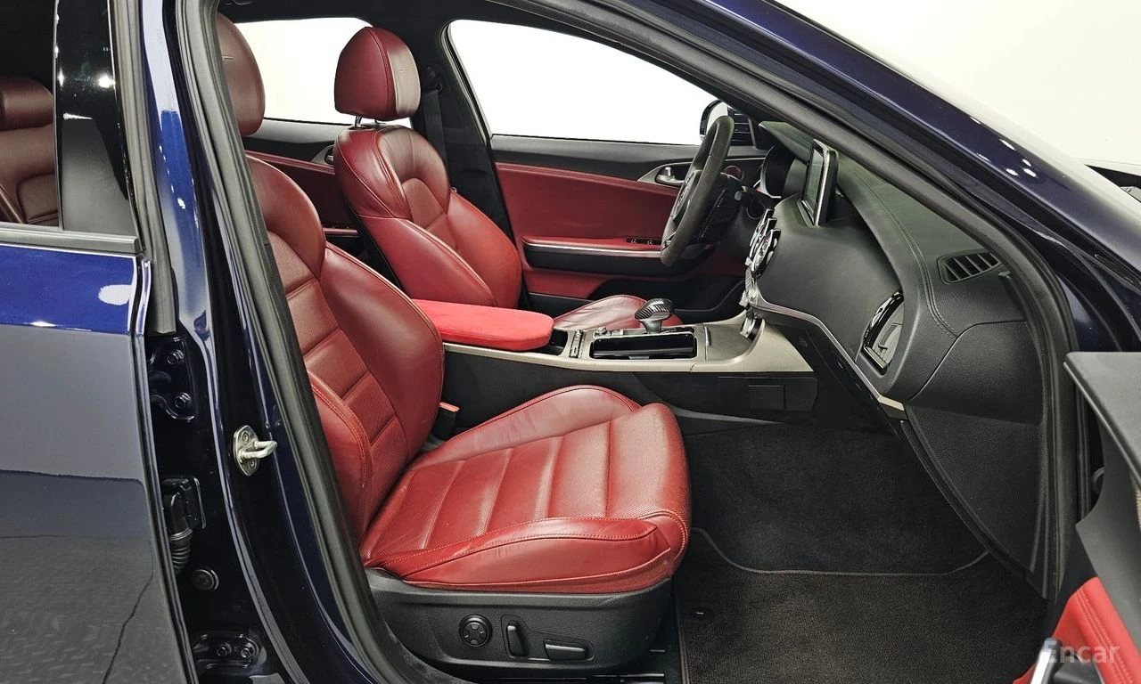 Kia Stinger GT* 3.3* TURBO* AWD* ОБДУХВАНЕ* LANE* ASSIST* ХЕДЪ, снимка 14 - Автомобили и джипове - 54628565