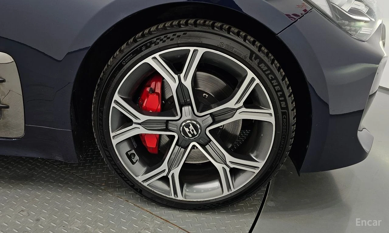 Kia Stinger GT* 3.3* TURBO* AWD* ОБДУХВАНЕ* LANE* ASSIST* ХЕДЪ, снимка 5 - Автомобили и джипове - 54628565