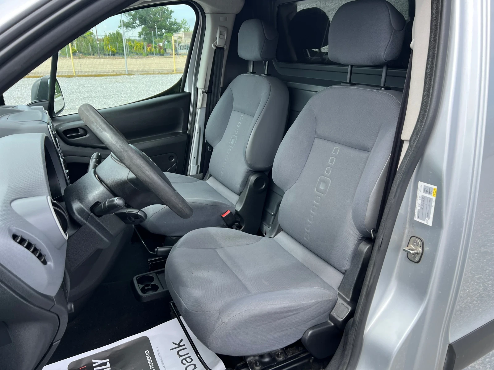 Citroen Berlingo 1.6 HDI, снимка 8 - Автомобили и джипове - 54760138