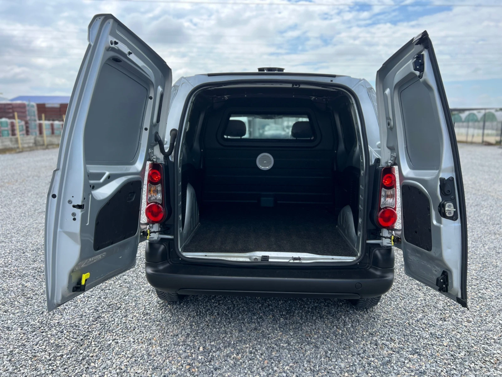 Citroen Berlingo 1.6 HDI, снимка 14 - Автомобили и джипове - 54760138