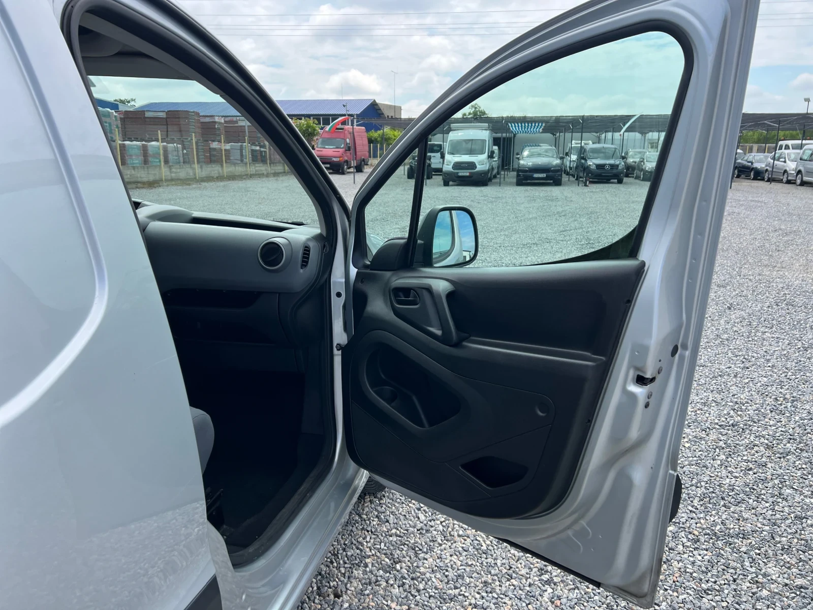 Citroen Berlingo 1.6 HDI, снимка 13 - Автомобили и джипове - 54760138