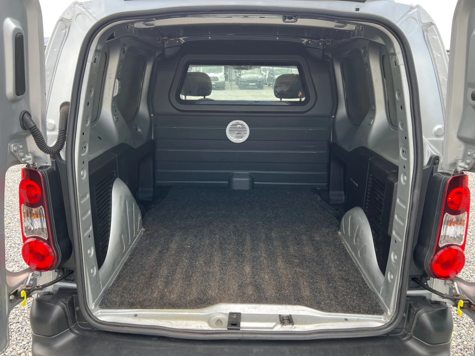 Citroen Berlingo 1.6 HDI, снимка 15 - Автомобили и джипове - 54760138