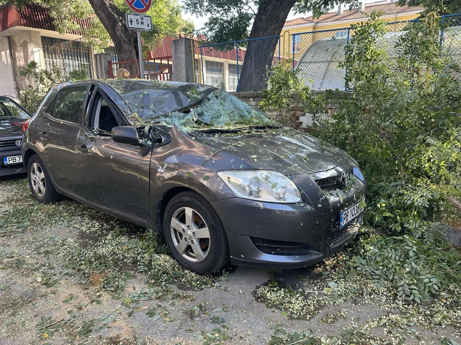 Toyota Auris, снимка 2 - Автомобили и джипове - 55402300