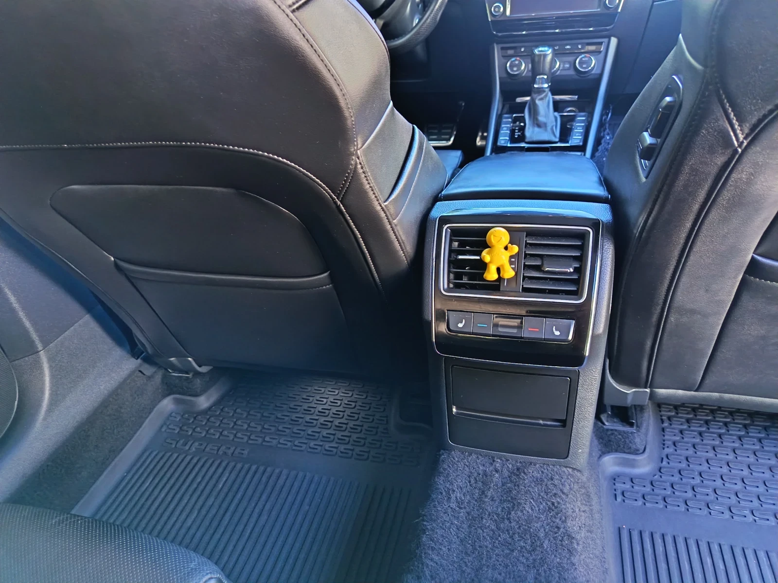 Skoda Superb, снимка 15 - Автомобили и джипове - 55962335
