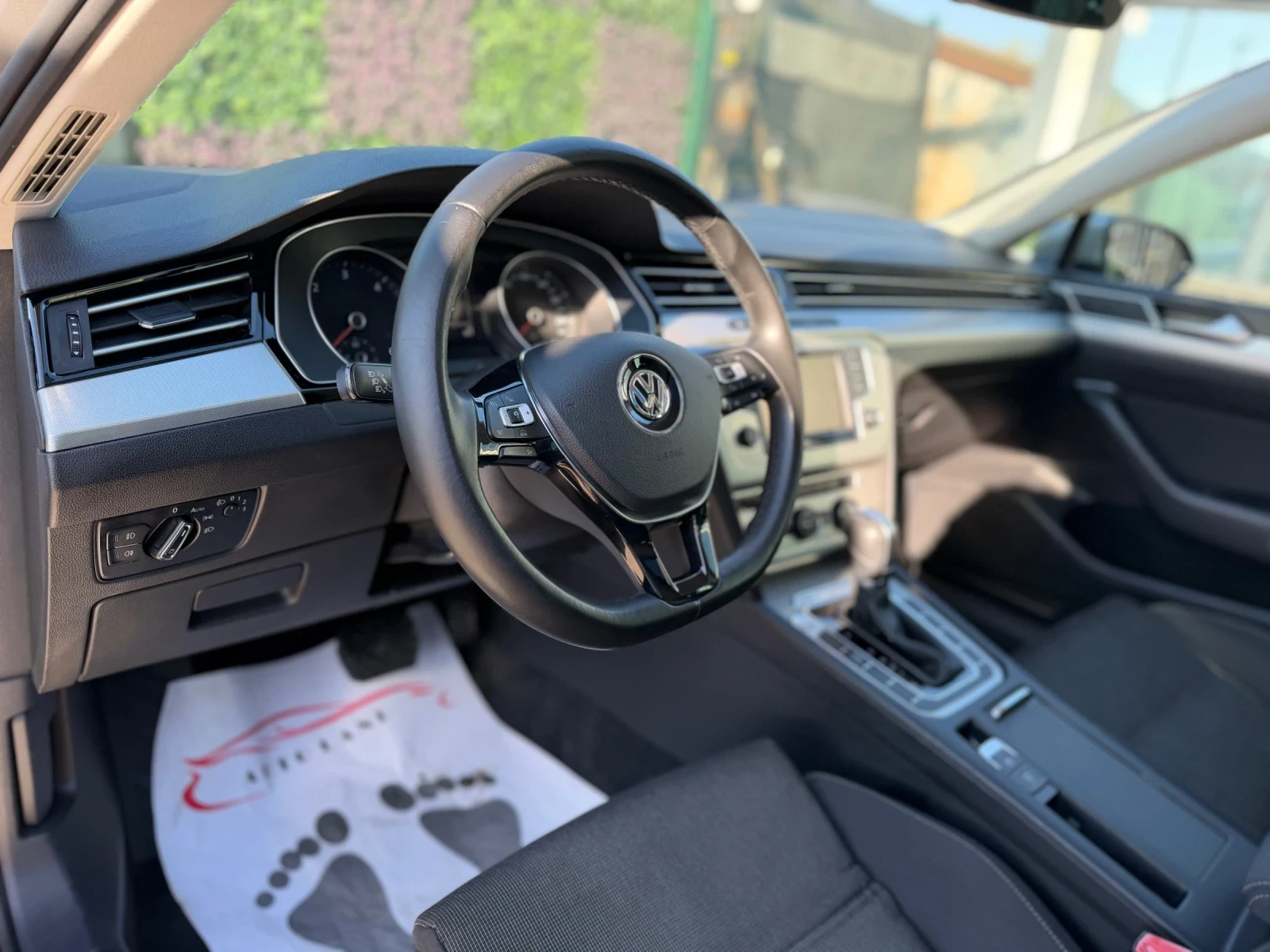 VW Passat PANO/LED/NAVI/CARPLAY/CAM/СОБСТВЕН ЛИЗИНГ, снимка 10 - Автомобили и джипове - 56119988