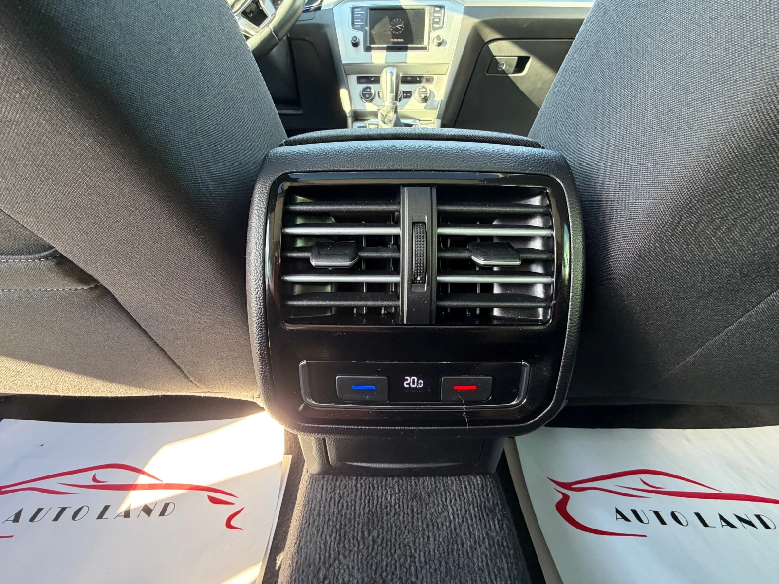 VW Passat PANO/LED/NAVI/CARPLAY/CAM/СОБСТВЕН ЛИЗИНГ, снимка 13 - Автомобили и джипове - 56119988