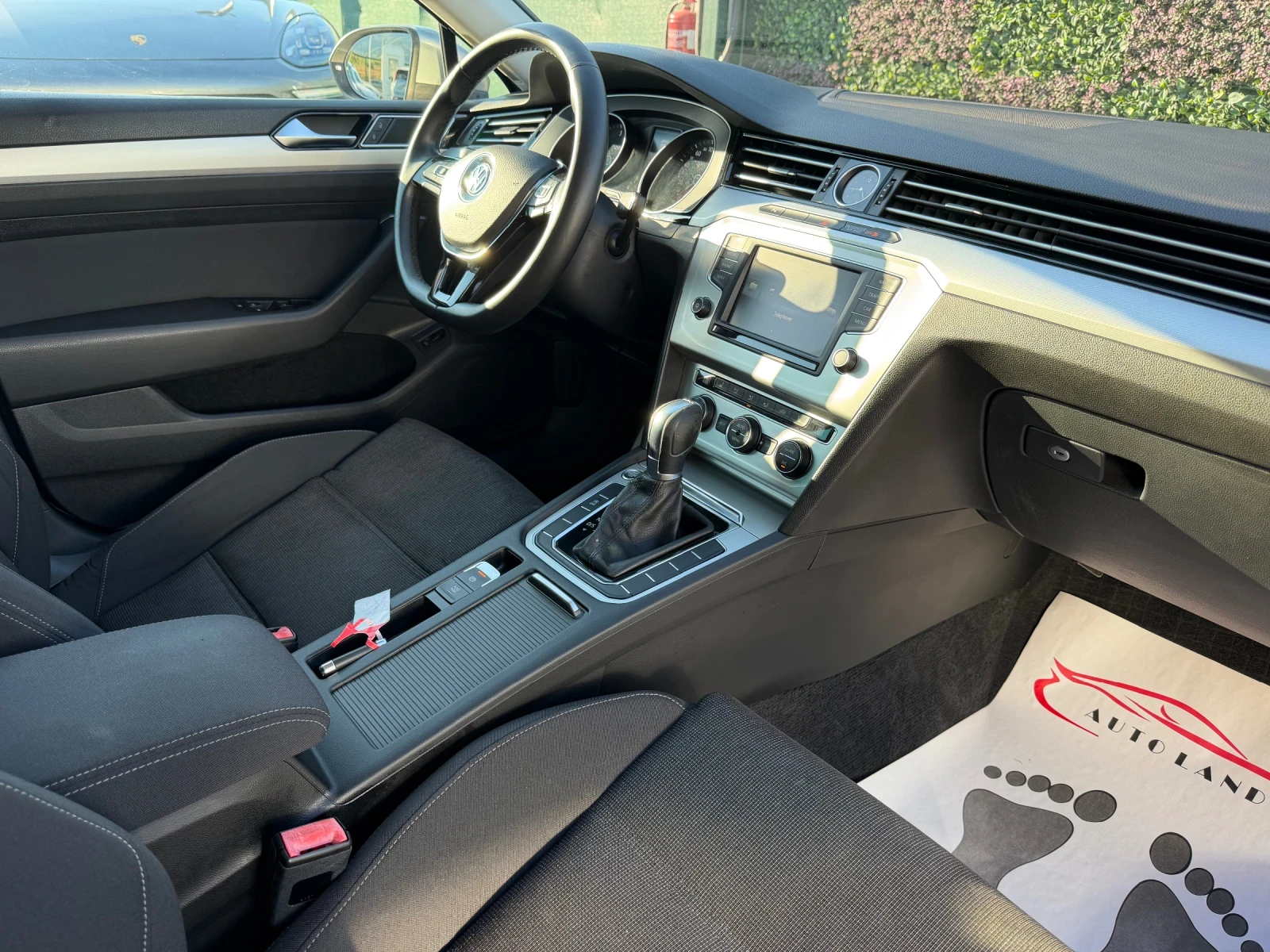VW Passat PANO/LED/NAVI/CARPLAY/CAM/СОБСТВЕН ЛИЗИНГ, снимка 11 - Автомобили и джипове - 56119988