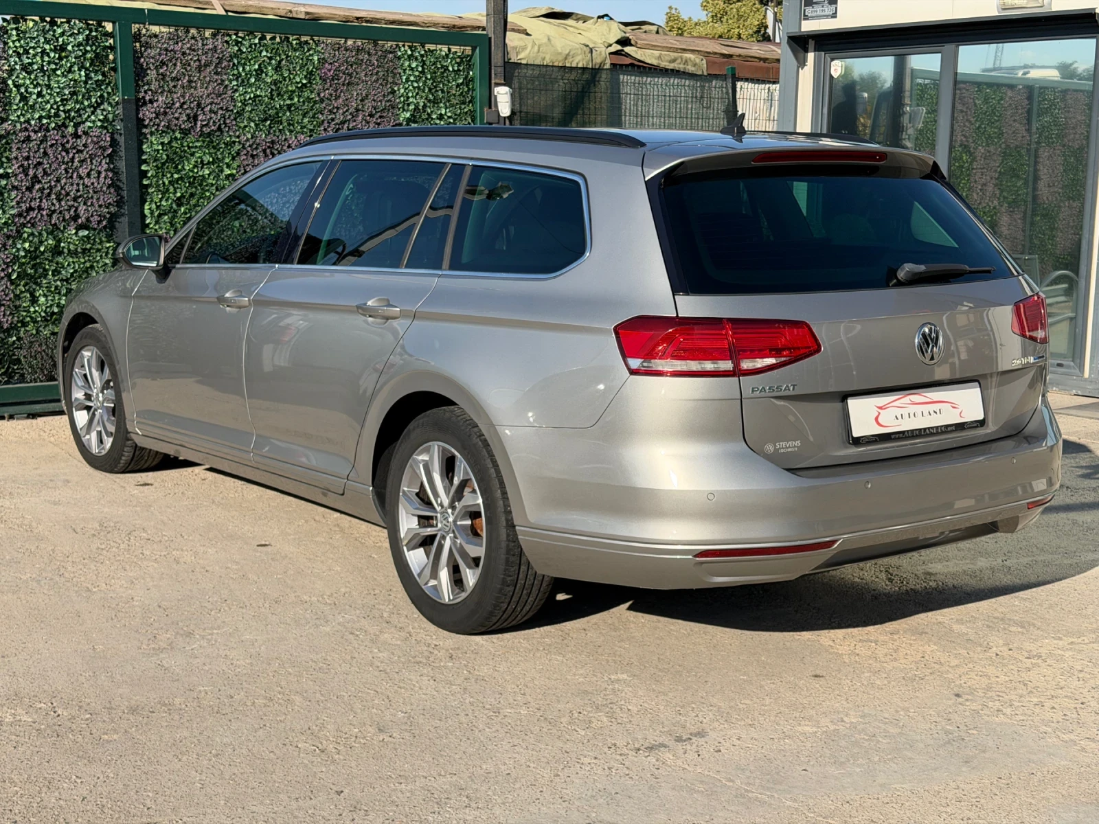 VW Passat PANO/LED/NAVI/CARPLAY/CAM/СОБСТВЕН ЛИЗИНГ, снимка 6 - Автомобили и джипове - 56119988