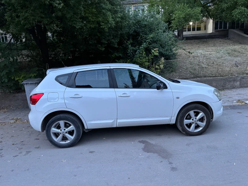 Nissan Qashqai, снимка 17 - Автомобили и джипове - 52628307