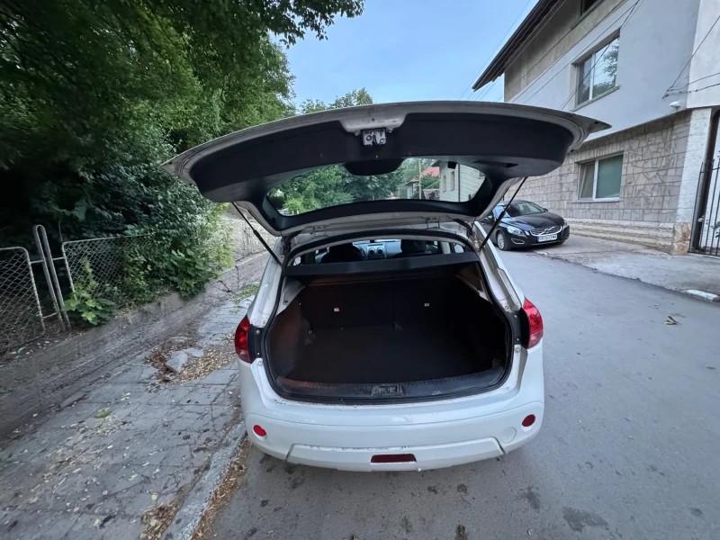 Nissan Qashqai, снимка 14 - Автомобили и джипове - 52628307